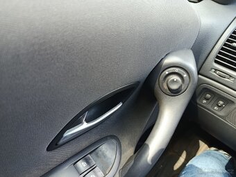 Renault laguna 1.9 dtii 74 kW r.v.2004 - 16
