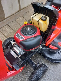 Prodám zahradní traktor MTD Racing - 16