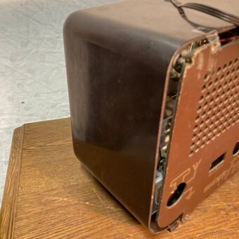 staré bakelitové rádio - 16