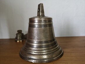 starý bronzový zvon s číslicí "9" nebo "20"-čtěte popis - 16