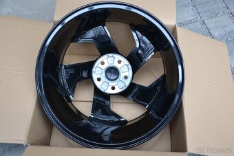 Škoda Superb III/IV/VW Passat B8-NOVÉ orig.Alu 18-8x18,ET44 - 16