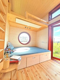 Luxusní tiny house z přírod. materiálů, design mobilní dům - 16