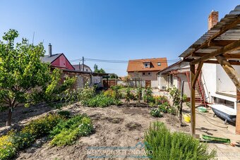 Rodinný dům s garáží, zahradou, vinným sklepem, v Jaroslavic - 16