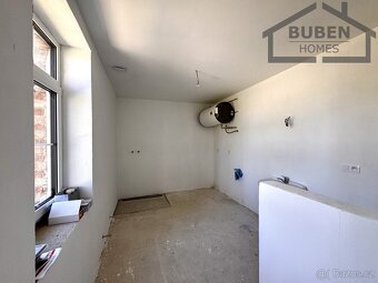 Dvougenerační RD (2 x 4+kk) užitná plocha  280 m2 , zahrada  - 16