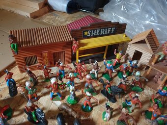 INDIÁNI A KOVBOJOVÉ Z NDR  320ks - 16