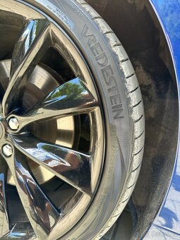 Tesla Model S 75 386 kW - 16