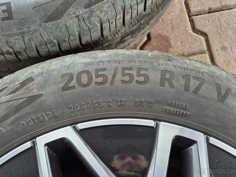 Alu kola Škoda 5x112 7x17 ET46 205/55r17 letní 5E3 601 025 - 16