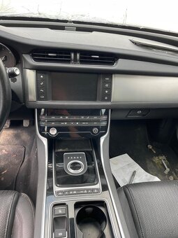 Jaguar XF 3.0d 2016 r.v. - 16
