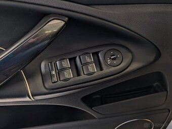 Ford Kuga 2.0TDCi 103kW INDIVIDUAL, PDC, VÝHŘEVY - 16