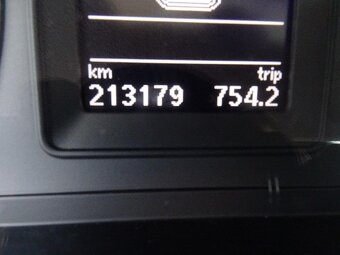 Volkswagen Touran 2.0 TDI, 103 KW, r.v 12.2012, 7 míst - 16