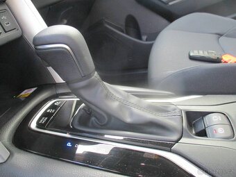 TOYOTA COROLLA CROSS AC STYLE TECH 2,0 HEV 4x4 DPH - 16