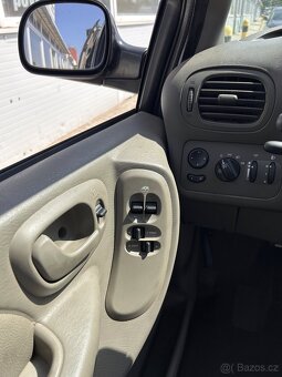 Chrysler Grand Voyager - 16