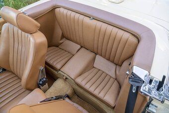Mercedes-Benz 560 SL R107 - 16