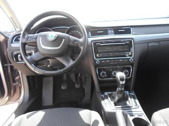 ŠKODA SUPERB 2 COMBI 2.0 TDI 103 KW R.2012 - 16
