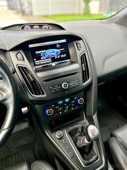 Ford Focus 2.0 ST - 16