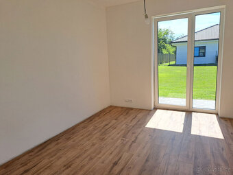 Novostavba moderního bungalovu 4+kk  - Svojetice - 16