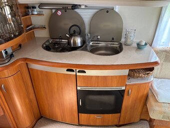 Obytný karavan Hobby Excellent 560 WLU - 16