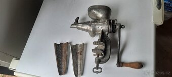Mlýnky na maso vel.5,mlýnek na mák a odšťavňovač - 16