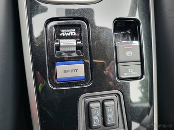 Mitsubishi Outlander 2.4 PHEV 4x4, LED, KAMERA, TAŽNÉ - 16