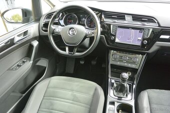Volkswagen Touran 2.0TDi 110kW PANORAMANAVILED - 16