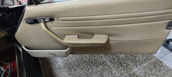 Mercedes-Benz SL R107 560 - 16