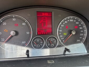 VW Touran 2,0TDi, DSG, 7míst - 16