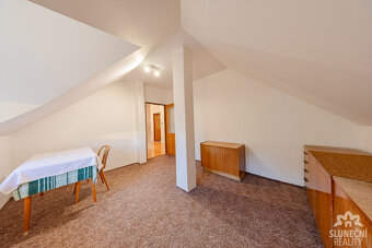 Samostatně stojící rodinný dům 5+1 na pozemku 621 m², obec V - 16