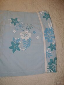 kostkovaná halenka, kratasy,čepice - 16