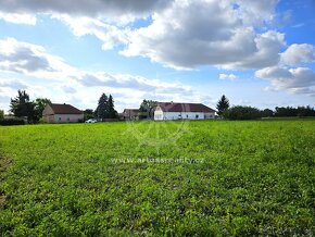 Prodej stavebního pozemku pro bydlení, 7587m2 - Uhersko, okr - 16