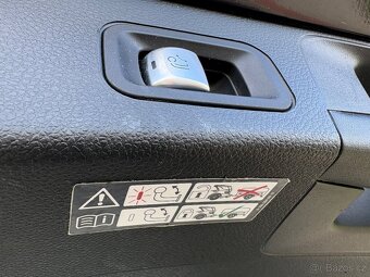 MERCEDES-BENZ C200 BENZÍN //2015 LED NAVI PANORAMA TAŽNÉ - 16
