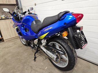 Suzuki GSX 600 F - 16