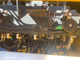 Komatsu WB93RS - 16