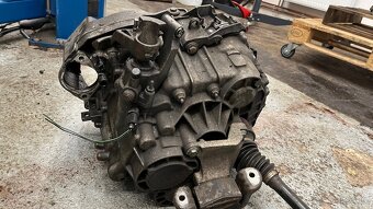 VW Transporter Multivan T5 palubní deska -cokoli potřebujete - 16