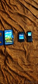 Prodám konvolut telefonů - 16