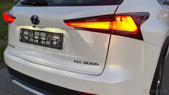 Lexus NX300h Hybrid m.2021 Perleť Navi Kamera Automat CVT - 16