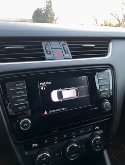 Škoda Octavia combi 2.0 tdi LK DSG - 16