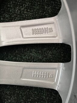 5x112 R17 Originál alu kola VW Touran 2017 - ET52 - 16