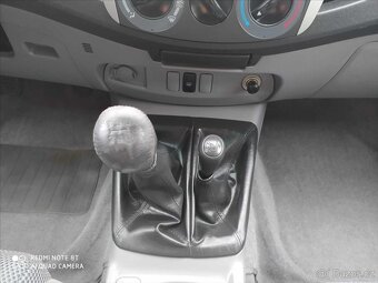 Toyota Hilux 2,5 D-4D  Double Cab Terra (2010) - 16