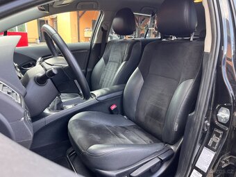 TOYOTA AVENSIS 1.8i 108KW,2014,130KM,EXECUTIVE,NÁDHERNÝ STAV - 16