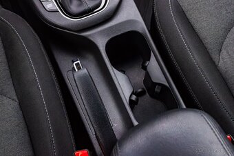 Hyundai i30 Fastback 1.5 T-GDi Family 118kW / TOP STAV / - 16