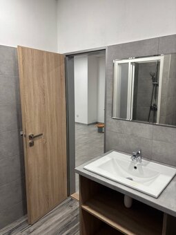 PRONÁJEM OBCHODNÍCH PROSTOR / KANCELÁŘE LITOVEL - 16