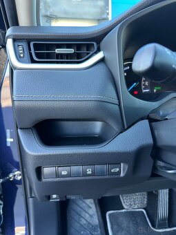 RAV4 Hybrid SELECTION 4x4 56000 km - 16