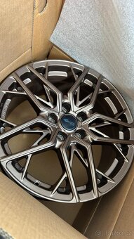 Toyota Corolla SD 1.8 Hybrid – GR SPORT - 16