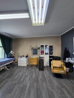Pronájem moderního salonu / obchodního prostoru pro kadeřnic - 16
