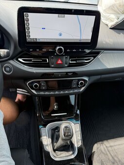 Hyundai i30 combi 1.5i 2024 STYLE motor start 7TKM - 16