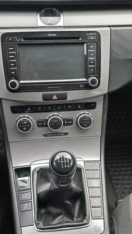 VW Passat B7 Bluemotion - 16