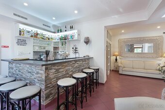 Na Prodej hotel, 29 pokoje, Bazén s teplou vodu, restaurace, - 16