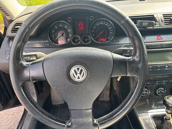 Volkswagen Passat 1.6i - 16
