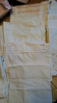 retro sbírka cukrářských zástěrek, krajkové límečky - 16