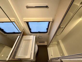 Prodej rodinného obytného přívěsu Adria Adora 573 PT - 16